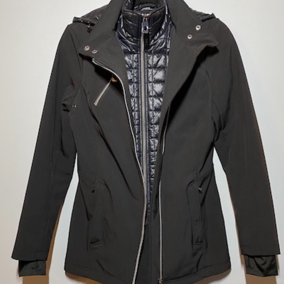🌷Reitman’s Soft Shell Jacket black with silver trim - very versatile🌷 - Picture 6 of 14